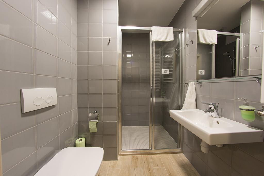 Hotel Inwest Osrodek Szkoleniowo-Wypoczynkowy Smardzewice Exterior foto